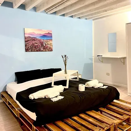 Amogenova-affittacamere 3* Генуя