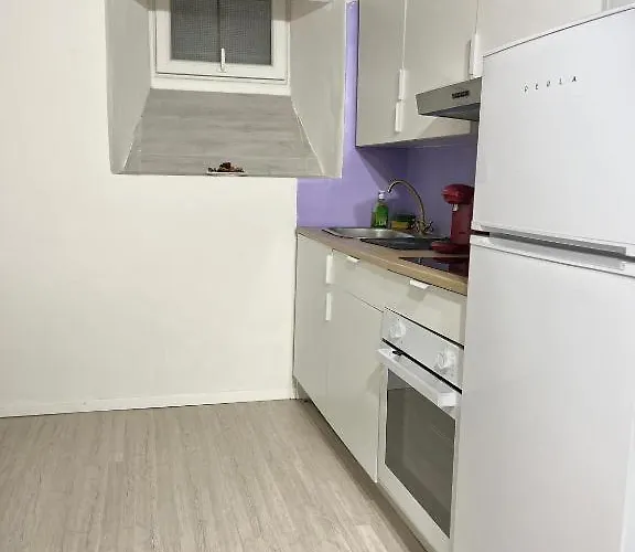 Amogenova-affittacamere בית הארחה 3*